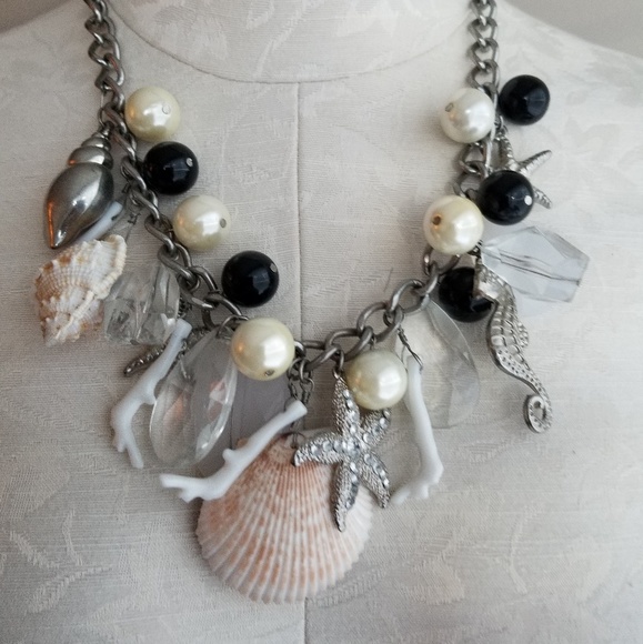Beach-themed statement necklace - Picture 1 of 4